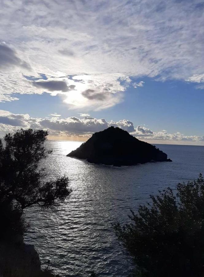 Casa Baia Azzurra Leilighet Bergeggi Eksteriør bilde